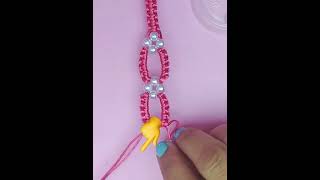 Cómo hacer una pulsera de macramé con un nudo de cabeza de alondra  Tutorial Pulsera paso a paso [upl. by Oiril395]