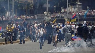 Clashes in Caracas thousands march in support of Capriles [upl. by Perl]