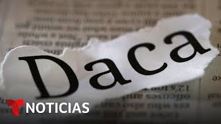 ¿Cómo puede pedir la residencia una persona con DACA  Noticias Telemundo [upl. by Annekahs37]