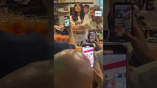 AMBRA ANGIOLINI e dei FAN cantano TAPPARTENGO in un BAR🎧🎤 trending live concerto viralvideo [upl. by Refotsirc]