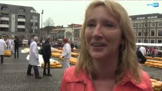 Vrouw van twee miljoen opent kaasmarkt Alkmaarvideo [upl. by Cryan453]