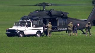 AIRPOWER16  Gefechtsvorführung Bundesheer mit Jagdkommando und JgB 25 [upl. by Alvan776]