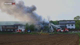 Vollbrand eines Wohnhauses in Seewalchen am Attersee  Zwei Personen im Gebäude vermutet [upl. by Dietsche971]