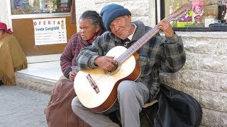 Musicos en las calles de La Paz [upl. by Ahsyekal]