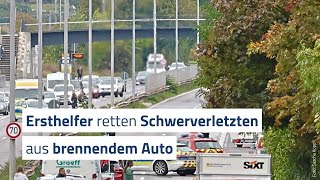 Ersthelfer retten Schwerverletzten aus brennendem Auto [upl. by Rayle]