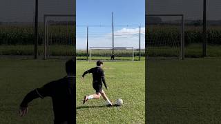 CHUTEIRA VS LUVA DE GOLEIRO luvadegoleiro chuteiras [upl. by Pitchford22]