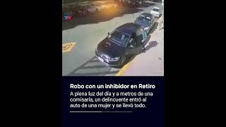 Robo con un inhibidor en Retiro un delincuente entró al auto de una mujer y se llevó todo [upl. by Whittaker857]