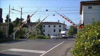 Spoorwegovergang Capannori I  Railroad crossing  Passaggio a livello [upl. by Yticilef784]