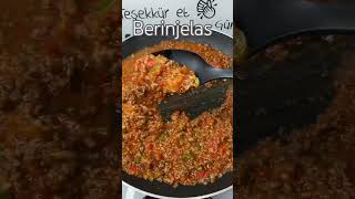 Berinjela ao forno carne moída e gratinada com muçarela [upl. by Anitram806]