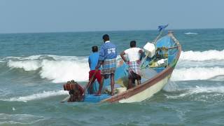 Indian fishing boat gets in to the sea [upl. by Allecsirp986]