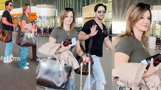 Sussanne Khan With Her Boyfriend Arslan Goni 2023 Famous Couple Flying For New Year Vacations [upl. by Edita]