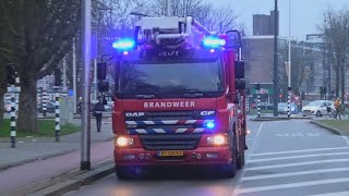 Kapotte sirene Brandweer amp Ambulancedienst met spoed naar verschillende meldingen in Delft [upl. by Sualakcin]