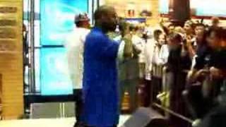 Mobb Deep quotShook Ones Part 2quot Live at FYE instore [upl. by Kazim151]