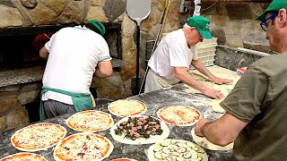 Francesco pizzaiolo dagli anni 60 nella Storica Pizzeria quotIvo a Trasteverequot a Roma 🇮🇹 [upl. by Inotna]