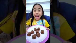 Riska Vlog Kepanasan Makan Es Krim Kotak Viral Tili Tili Bom [upl. by Ariec]