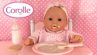 Poupée Corolle Mon Classique Poupon et Chaise Haute Bébé mange sa purée [upl. by Gardia]