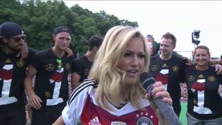 Helene Fischer singt quotAtemlos durch die Nachtquot am Brandenburger Tor WM 2014 FEIER in HD [upl. by Mcgee]