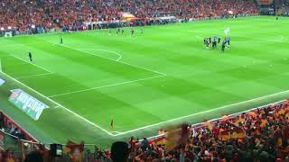 Galatasaray Sahaya Çıkıyor O Sen Olsan Bari [upl. by Ettennil638]