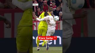 Manuel Neuer fliegt nach diesem Bodycheck gegen Frimpong im DFBPokal vom Platz 🥊🔴 [upl. by Aluin]