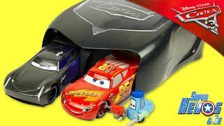 Disney CARS 3 Lanceur Pit Crew Jackson Storm Flash McQueen Disneystore Jouet Toy Review Launcher [upl. by Jamie]