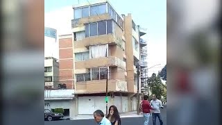 Colapsa edificio en la Colonia Roma tras Sismo [upl. by Arahset391]