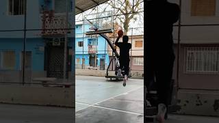 USANDO A TABELA DE BASQUETE🏀youtubeshorts shorts backboard basketball tutorial workout skill [upl. by Thomasine329]