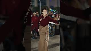 The Tibetan girl who likes quietness came over and started dancing in Guozhuang Tibetan Culture [upl. by Pope]