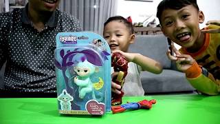 Unboxing Fingerlings Baby Monkeys Zoe [upl. by Attenauq115]