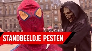 Standbeeldje pesten op de Dam [upl. by Zerat]