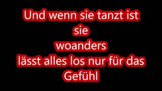 Max Giesinger Und wenn sie tanzt lyrics [upl. by Nwahsir]