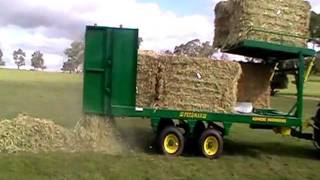 Ashmore Engineerng FEEDMAX Hay Feedout Trailer 2013 [upl. by Fevre]