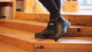 Blundstone  558 Round Toe in Black [upl. by Atihana]