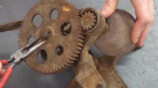 Old Rusty Hand Crank Grinder Restoration [upl. by Neleag]