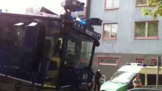 1 Mai 2013 in Berlin  Polizei steht mit Wasserwerfern Demonstranten gegenüber [upl. by Innavoij8]