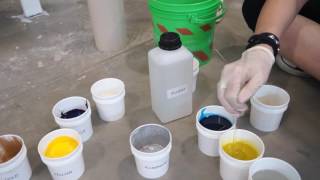 HOW TO APPLY EPOXY RESIN quotGOBBETTOquot FOR ARTWORK AND RESIN FLOORS  PAVIMENTI IN RESINA [upl. by Ivanah]