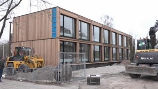 Team West  Getuigen gezocht van brandstichting containerwoningen Leiden [upl. by Alford]