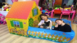 Öykü Masal ve Köpeği Evin İçine Bahçeli Oyun EVİ Kurdu Kids Pretende Play House with Garden [upl. by Ettie188]