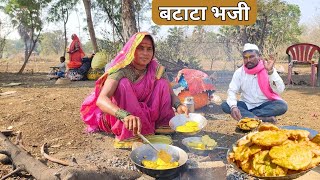 बटाटा भजी  Batatyachi Bhaji Recipe  BanaisRecipe  Aloo Pakoda Recipe [upl. by Adnah]