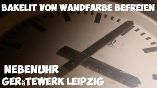 Live aus der Uhrenwerkstatt  Eine Nebenuhr zum Putzen zerlegen  Bakelit von Wandfarbe befreien [upl. by Ehling]