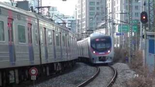 KORAIL中央線 321000系・351060系 漢南駅離合 [upl. by Inalak]