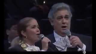 LUCERO Y PLÁCIDO DOMINGO CANTAN UN quotPOPURRI DE ÉXITOSquot CON EL MARIACHI GAMA MIL [upl. by Morrill763]