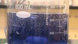 yellow and blue oscillating chemical reaction [upl. by Beauchamp]