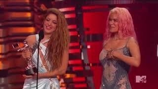 KarolG gana su primer premio VMA junto Shakira con TQG como Mejor Colaboración 🔥 [upl. by Kurys]