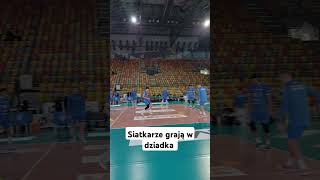 Siatkarze grają w dziadka reprezentacjapolski norwidczęstochowa plusliga siatkówka shorts [upl. by Murat]