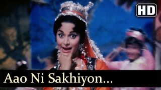 Aao Ni Sakhiyon  Waheeda Rehman  Neel Kamal  Hindi Song [upl. by Enirolf]