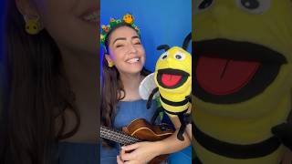 Abelha bzzz bzzzz musicainfantil brinquedos paracrianças [upl. by Akemyt]