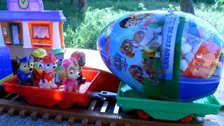 PATRULLA CANINA y el TREN del HUEVO GIGANTE juguetes PAW PATROL toys PATRULLA CACHORROS egg surprise [upl. by Ariaec931]