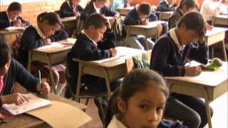 DOCUMENTAL UPTC 1 INFANCIA FAMILIA ESCUELA CONTEXTO SUJETOS Y SABERES wmv [upl. by Richy]