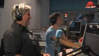 Tom Waes zingt Dos Cervezas bij MNM en Studio Brussel [upl. by Selie]