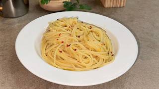 SPAGHETTI AGLIO OLIO E PEPERONCINO CLASSICI [upl. by Docile921]